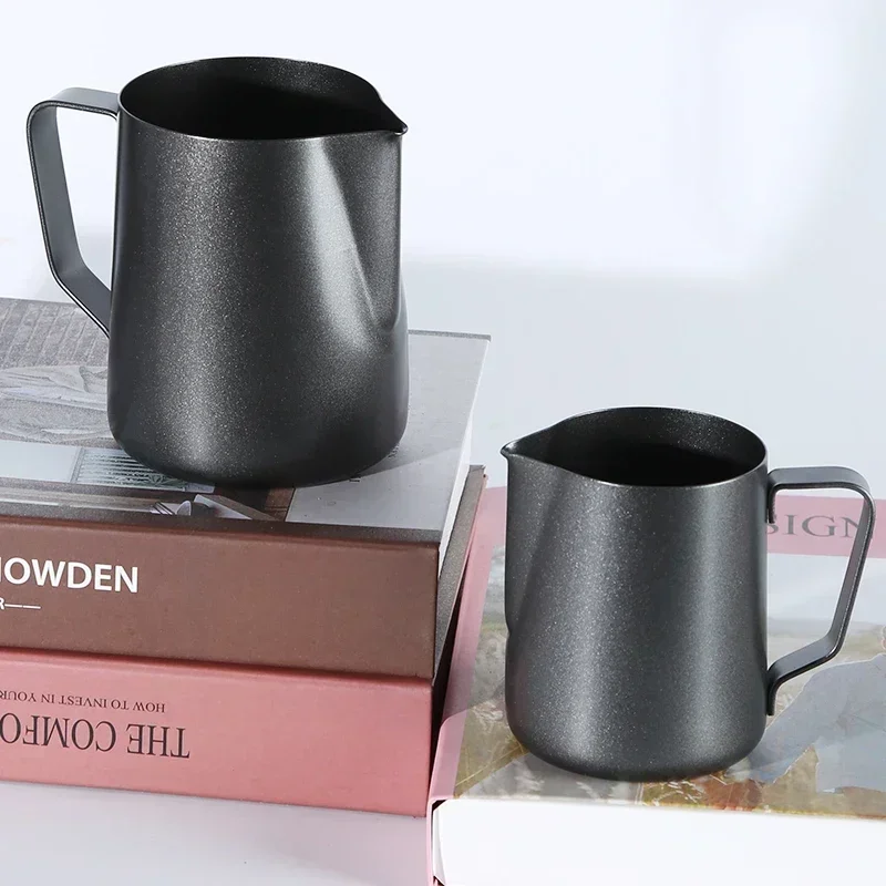 Milk Steaming Pitcher - إبريق قياس وخفق الحليب سميك أسود